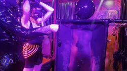 Captura de 'Rubber In The Vacuum Tower With Ava Fetishart And Perv' nº 39