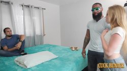 Captura de 'Blonde Taylor Rae Gets Pounded by Black Friend in Front of Husband' nº 16