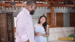 Captura de 'Desperate For Debt Relief, Mayalynn Gets Fucked Hard By Her Husband's Hung Black Creditor' nº 31
