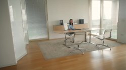 Captura de 'Pleasure First, Business Later' nº 11
