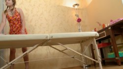 Captura de 'Devine Teen Lara Gets Anally Dicked on Massage Table' nº 1