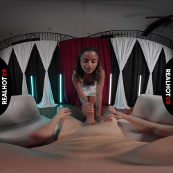 Captura de 'Stuffed Latin Stripper' nº 2
