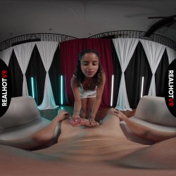 Captura de 'Stuffed Latin Stripper' nº 5