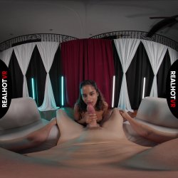 Captura de 'Stuffed Latin Stripper' nº 53