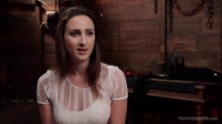 Captura de 'Ashley Adams' Slave Desires: Training Ashley Day One' nº 2