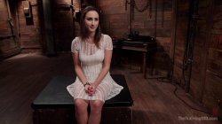 Captura de 'Ashley Adams' Slave Desires: Training Ashley Day One' nº 4