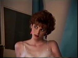 Captura de 'Stevi Shaves Her Head' nº 7