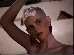 Captura de 'Stevi Shaves Her Head' nº 100