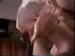 Captura de 'Stevi Shaves Her Head' nº 104