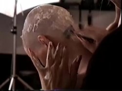 Captura de 'Stevi Shaves Her Head' nº 121