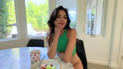 Captura de 'Day With Scarlett Alexis and MILF Nextdoor Lexi Luna, A' nº 58