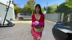 Captura de 'Day With Scarlett Alexis and MILF Nextdoor Lexi Luna, A' nº 118