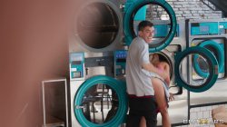 Captura de 'MILFs In Action Vol. 5' nº 3