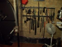 Captura de 'UK Lesbian Spanker' nº 3