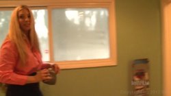 'That Cougar Fucks Like An Animal 3' screenshot nº 33