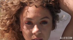 'Allie Addison In Hot Solo Poolside' screenshot nº 10
