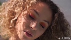 'Allie Addison In Hot Solo Poolside' screenshot nº 11