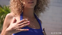 'Allie Addison In Hot Solo Poolside' screenshot nº 6