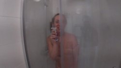 'Behind the Scenes in the Shower with Venom Evil: Wet, Fun, and Fucking Hot' screenshot nº 1
