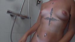 'Behind the Scenes in the Shower with Venom Evil: Wet, Fun, and Fucking Hot' screenshot nº 34