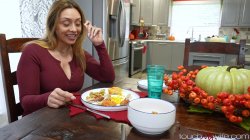 Captura de 'Wife's BBC Thanksgiving Surprise Stuffin'' nº 6