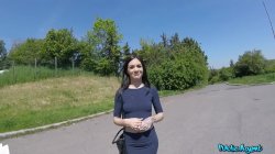 Captura de 'Public Agent Presents - Amazing Ass Rides Big Cock In Public' nº 14
