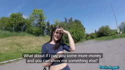Captura de 'Public Agent Presents - Amazing Ass Rides Big Cock In Public' nº 22