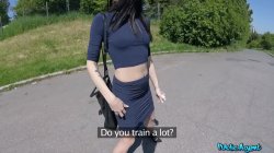 Captura de 'Public Agent Presents - Amazing Ass Rides Big Cock In Public' nº 27
