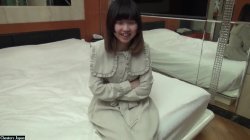 Captura de 'An Innocent, Extremely Beautiful Girl With Little Experience' nº 4
