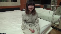 Captura de 'An Innocent, Extremely Beautiful Girl With Little Experience' nº 5