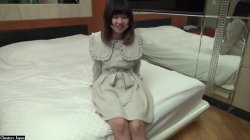 Captura de 'An Innocent, Extremely Beautiful Girl With Little Experience' nº 7