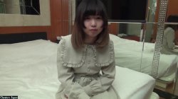 Captura de 'An Innocent, Extremely Beautiful Girl With Little Experience' nº 10