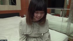 Captura de 'An Innocent, Extremely Beautiful Girl With Little Experience' nº 11