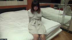 Captura de 'An Innocent, Extremely Beautiful Girl With Little Experience' nº 15