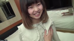 Captura de 'An Innocent, Extremely Beautiful Girl With Little Experience' nº 27