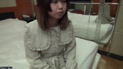 Captura de 'An Innocent, Extremely Beautiful Girl With Little Experience' nº 3