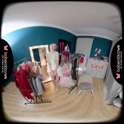 'Elloize Arti Masturbates In Our Dressing Room' screenshot nº 13
