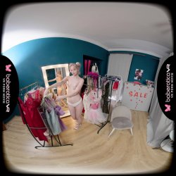 'Elloize Arti Masturbates In Our Dressing Room' screenshot nº 18