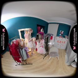 'Elloize Arti Masturbates In Our Dressing Room' screenshot nº 2