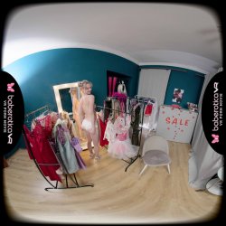 'Elloize Arti Masturbates In Our Dressing Room' screenshot nº 25
