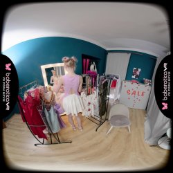 'Elloize Arti Masturbates In Our Dressing Room' screenshot nº 3