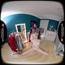 'Elloize Arti Masturbates In Our Dressing Room' screenshot nº 35