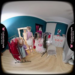'Elloize Arti Masturbates In Our Dressing Room' screenshot nº 7