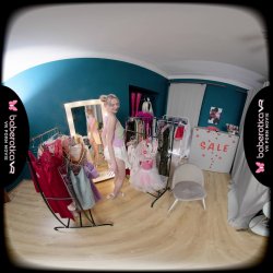 'Elloize Arti Masturbates In Our Dressing Room' screenshot nº 9