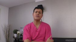 Captura de 'Nympho Nurse Heidi Van Horny Makes A Big Cock Cum Twice In POV' nº 72