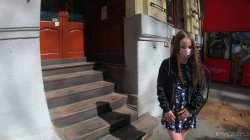 Captura de 'Petite Russian Does Not Want to be a Tourist, She Wants to Try a Threesome!' nº 13