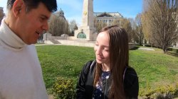Captura de 'Petite Russian Does Not Want to be a Tourist, She Wants to Try a Threesome!' nº 21
