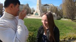 Captura de 'Petite Russian Does Not Want to be a Tourist, She Wants to Try a Threesome!' nº 22