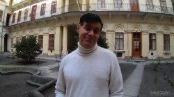 Captura de 'Petite Russian Does Not Want to be a Tourist, She Wants to Try a Threesome!' nº 3