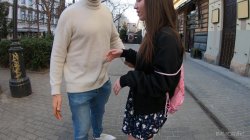 Captura de 'Petite Russian Does Not Want to be a Tourist, She Wants to Try a Threesome!' nº 32